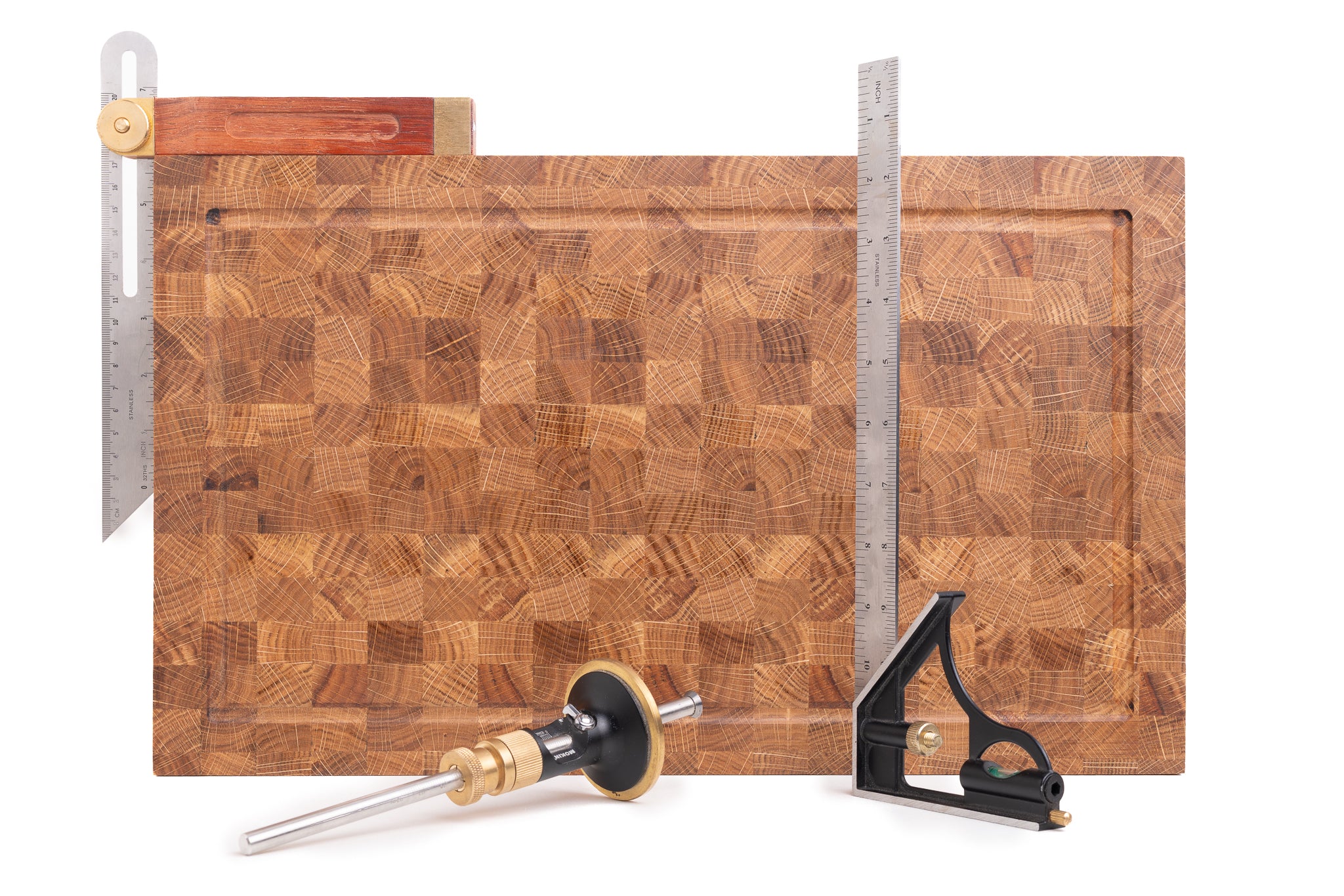 Dębowa deska sztorcowa do krojenia z rowkiem na soki. Z Kolekcji "Frakt"