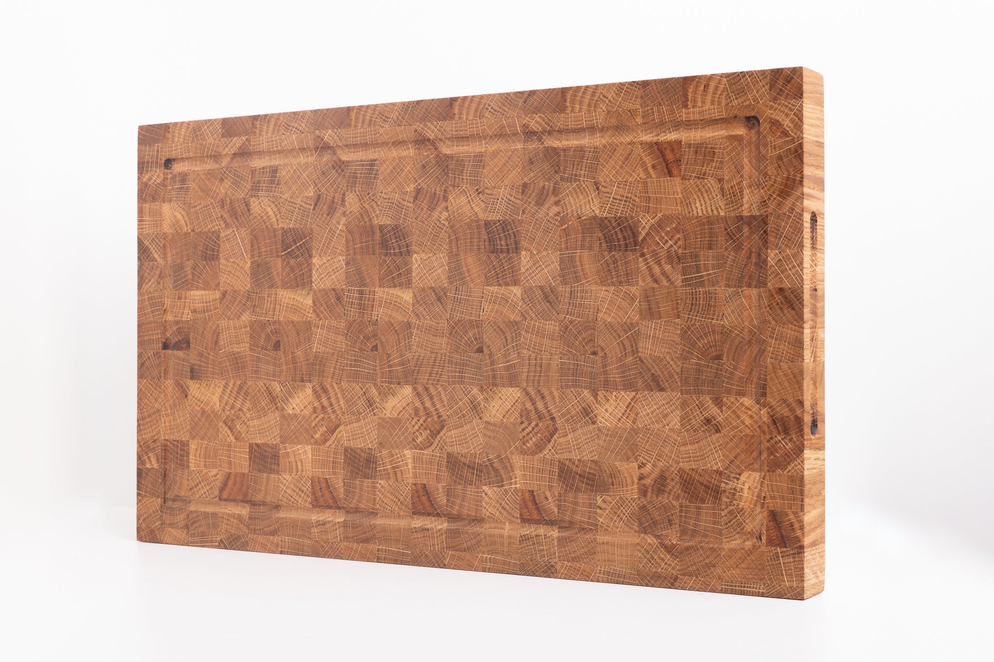 Dębowa deska sztorcowa do krojenia z rowkiem na soki. Z Kolekcji "Frakt"